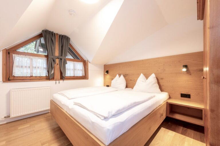Heckenrose 1_Schlafzimmer - 78-min