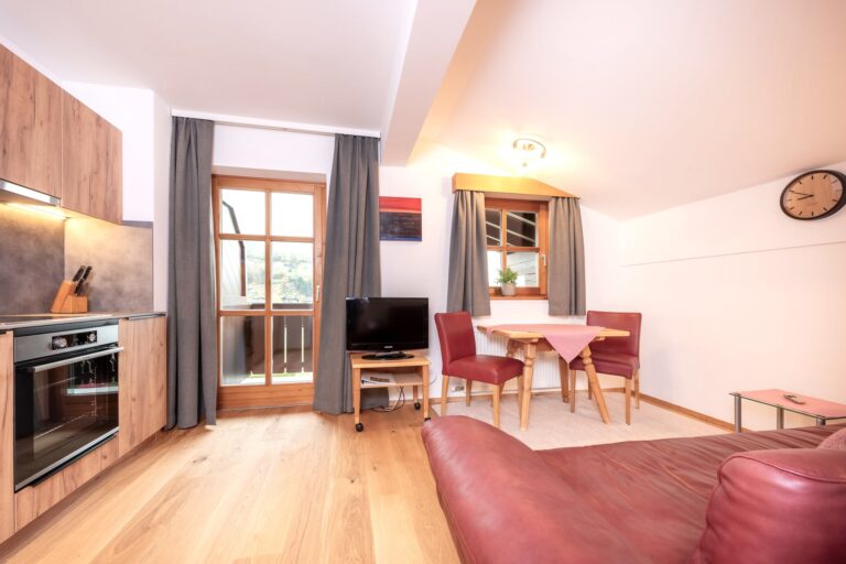 Heckenrose 1_Wohnraum - 80-min