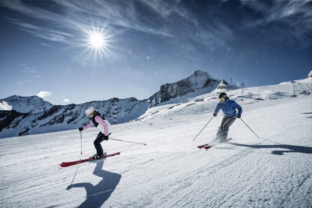 Pistenskifahren am Gletscher (c) Kitzsteinhorn.9d1f793c_original-min